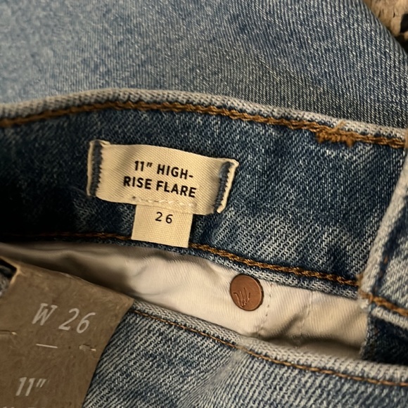 NWT 11" High-Rise Flare Jeans in Caine Wash - Picture 8 of 9